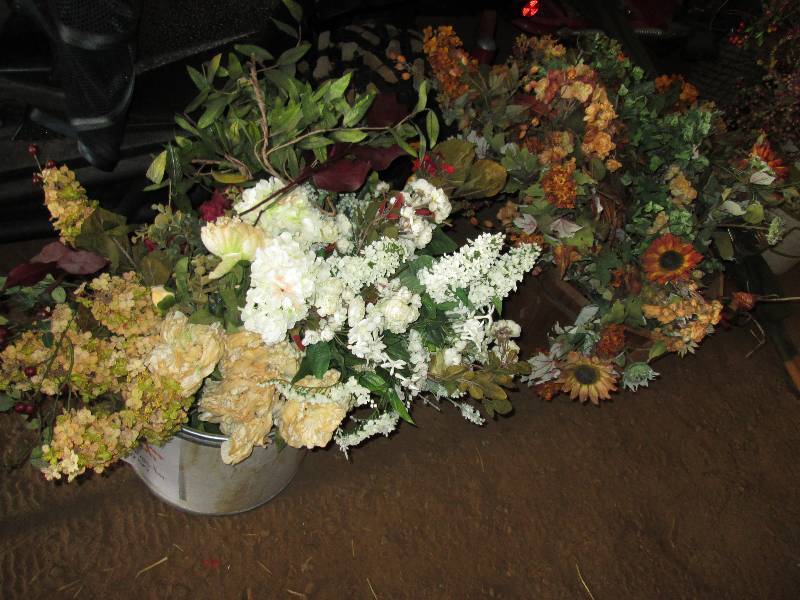 lot 42 image: Lot of artificial flowers, only the...