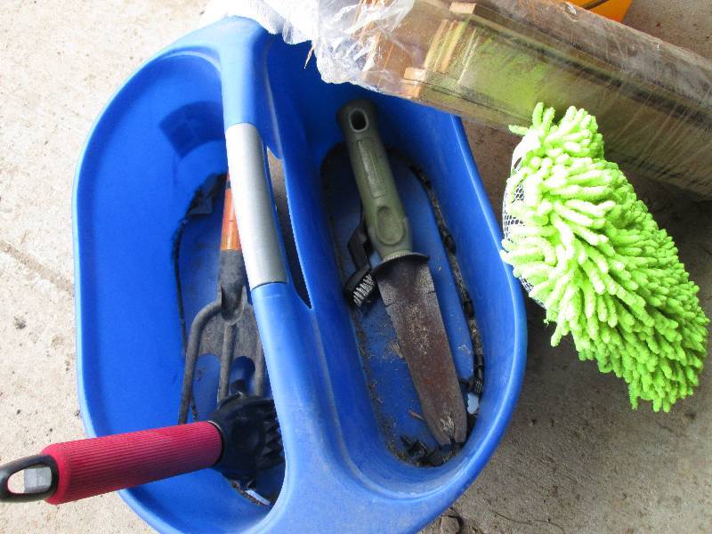 lot 60 image: Lot of cleaning supplies...