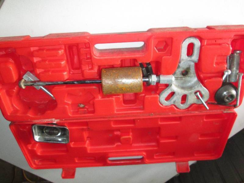 lot 61 image: Slide hammer in case...