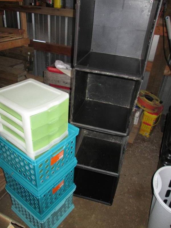 lot 67 image: Lot of plastic storage containers...