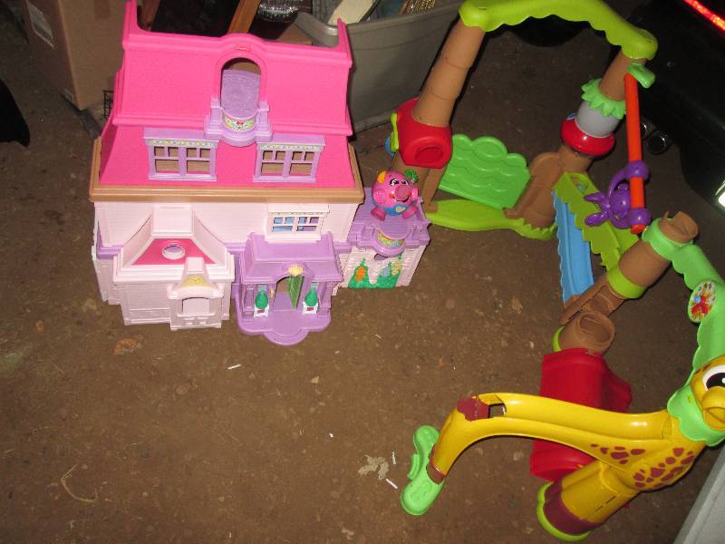 lot 73 image: Doll house and play jungle...