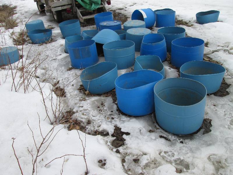 lot 89 image: Large assortment of plastic barrels...