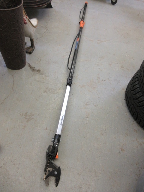 FISKARS TREE BRANCH CUTTER