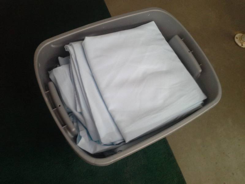 lot 64 image: 14 - 120 Round Polyester Linens Light blue