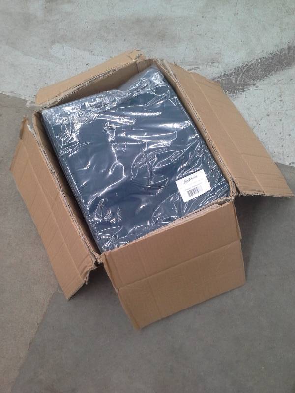 lot 79 image: Navy Blue Linens