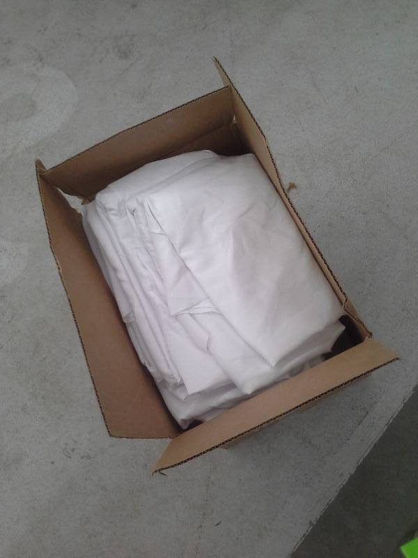 lot 81 image: 50 Large White Folding Chair Covers