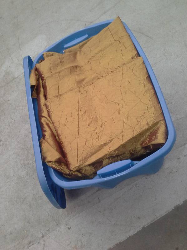 lot 95 image: Gold Crushed Taffeta Linens 120 Round