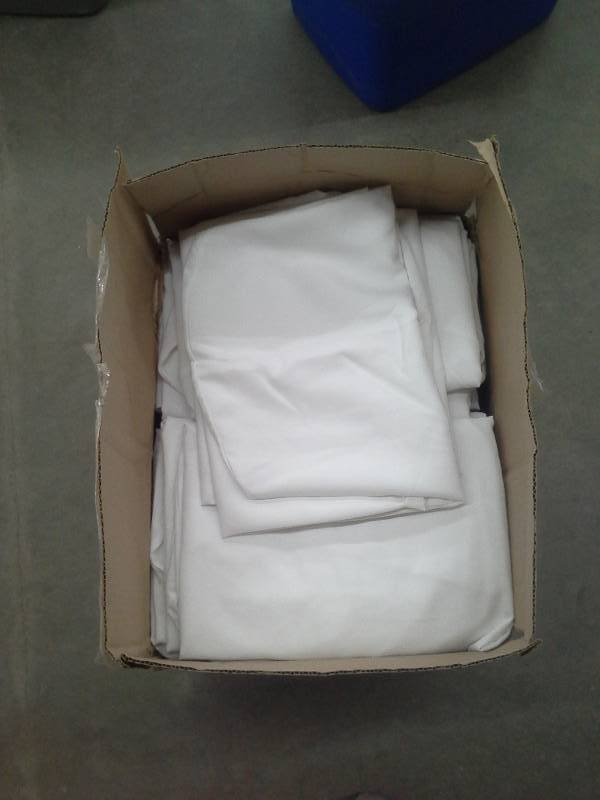lot 96 image: 100 White Folding Chair Covers