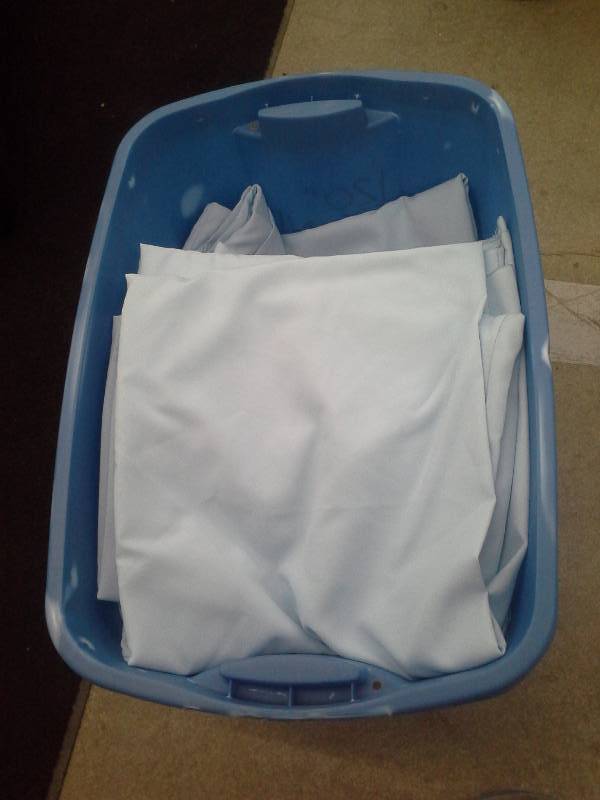 lot 105 image: 13 - 120 Round Polyester Linens  light blue