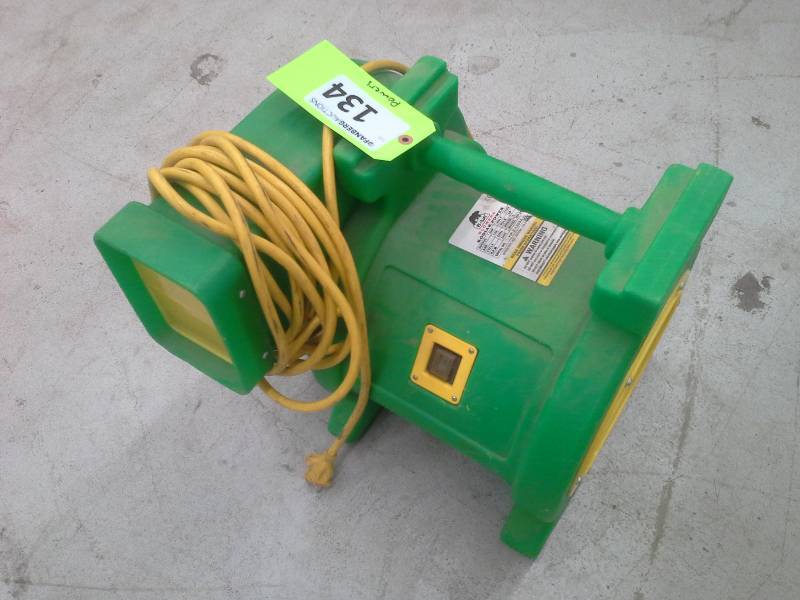 lot 134 image: Bear Power 2 HP Blower