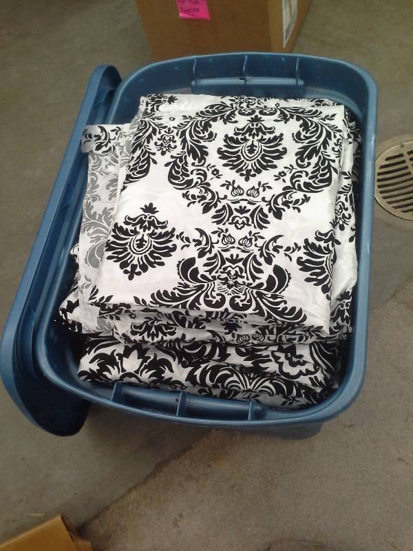 lot 153 image: Linens