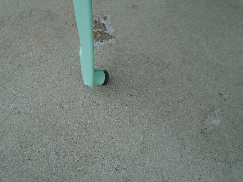 lot 17 image: Stool