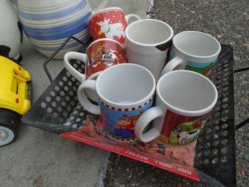 lot 33 image: Kitchen Dishes and Glasses