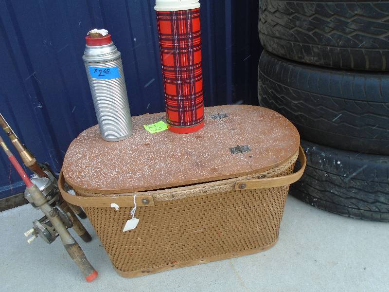 lot 23 image: Vintage Outdoors Lot