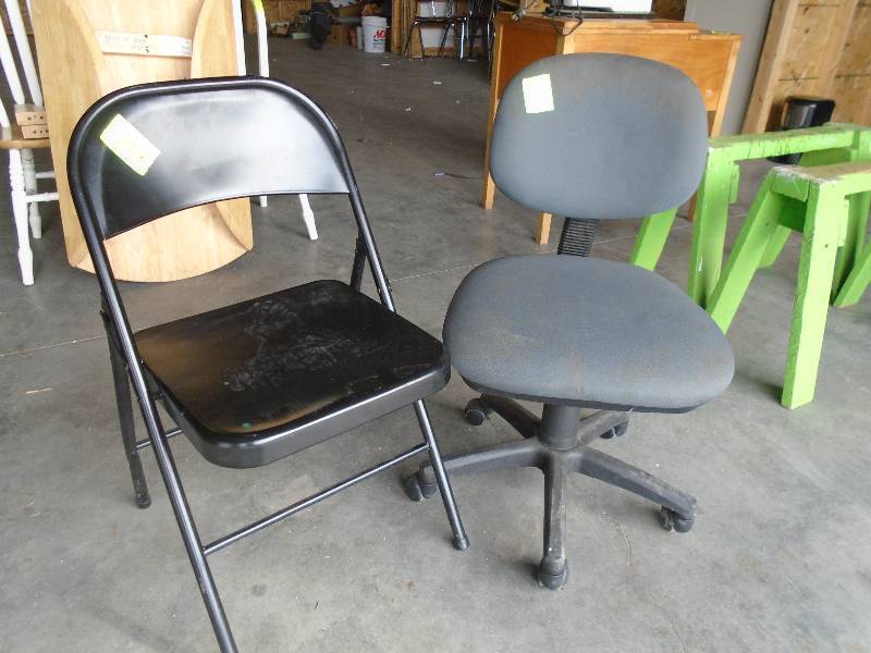 lot 24 image: Chairs