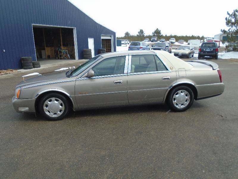 lot 3 image: 2001 Cadillac Deville