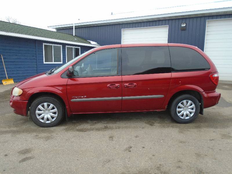 lot 1 image: 2001 Dodge Caravan Van