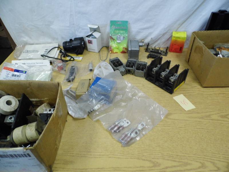 lot 48 image: Misc Electrical Parts - Camera