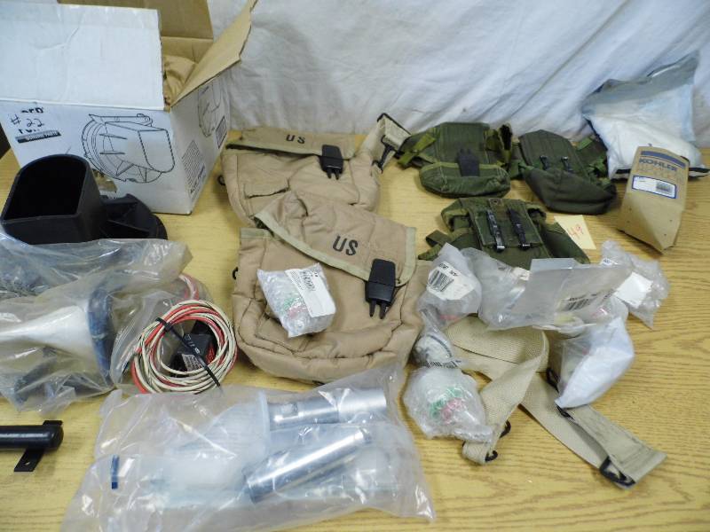 lot 49 image: Army Surplus Items - Misc