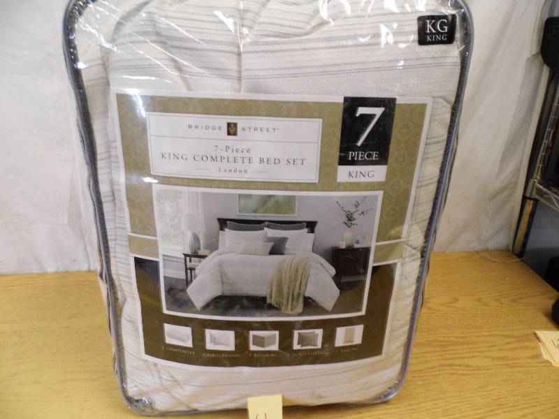 lot 61 image: Bed In Bag - 7 Piece