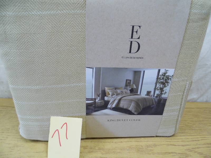 lot 77 image: ED King Duvet Cover