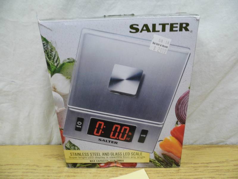 lot 81 image: Salter Scale