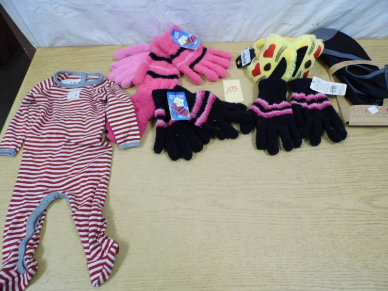lot 103 image: Gloves - Clothing