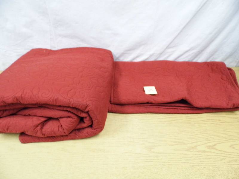 lot 114 image: Microfiber Coverlet Mini Set