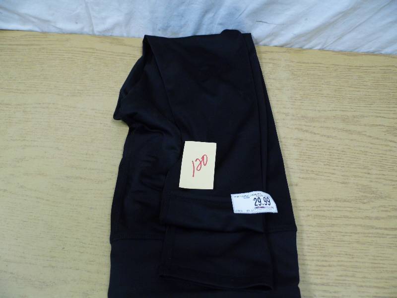 lot 120 image: Capri Fit Leggings