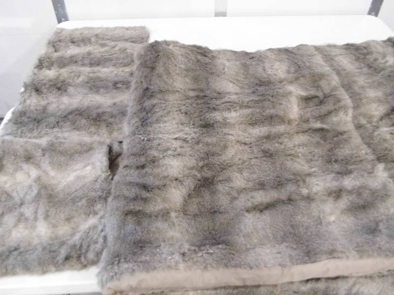 lot 137 image: UGG Comforter Set