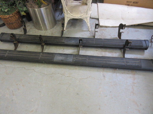 lot 902 image: RUNNING BOARDS
