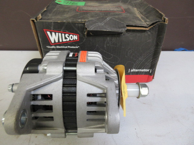 lot 916 image: SEMI TRUCK ALTERNATOR-MAY BE NEW