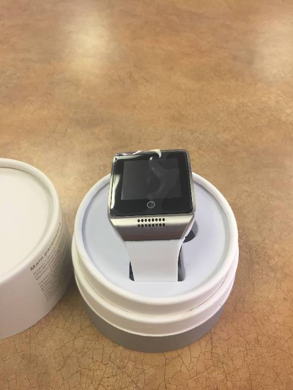 lot 32 image: BRAND NEW Q18 Bluetooth Smart Wrist Watch with Camera and Sim Card Slot (WHITE)