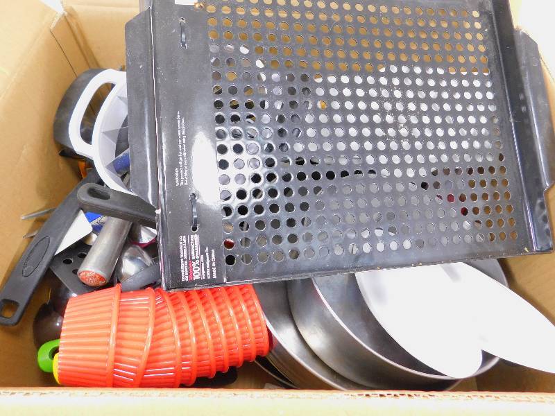 Lot of Kitchen Items