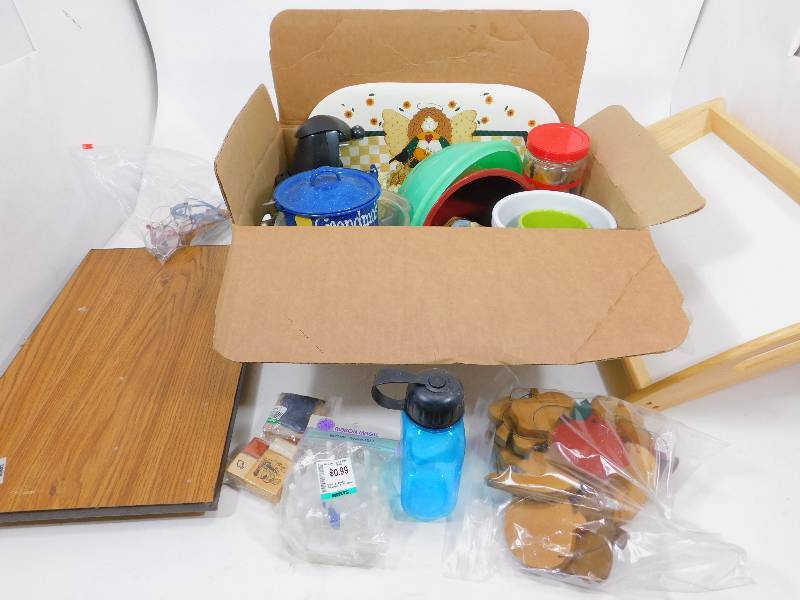 Lot of Kitchen Items