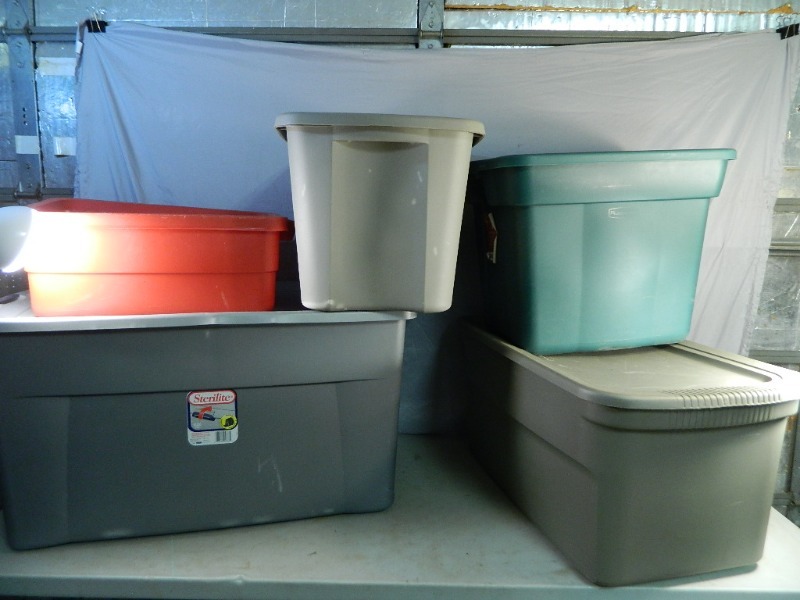 5 Assorted Totes with Lids