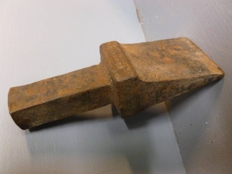 lot 2 image: Vintage Anvil Hardy