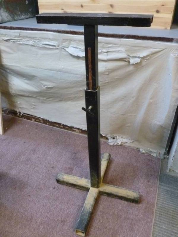 lot 20 image: Carpenters Stand