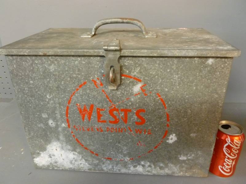 lot 22 image: Vintage Milk Box