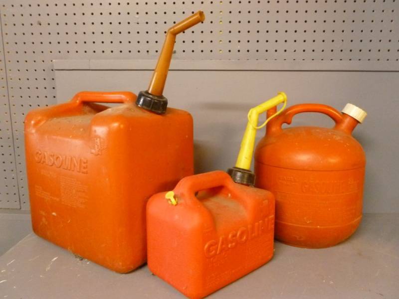 lot 32 image: Gas Cans