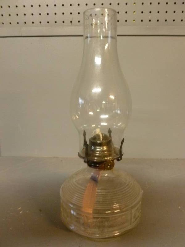 lot 39 image: Oil Lamp