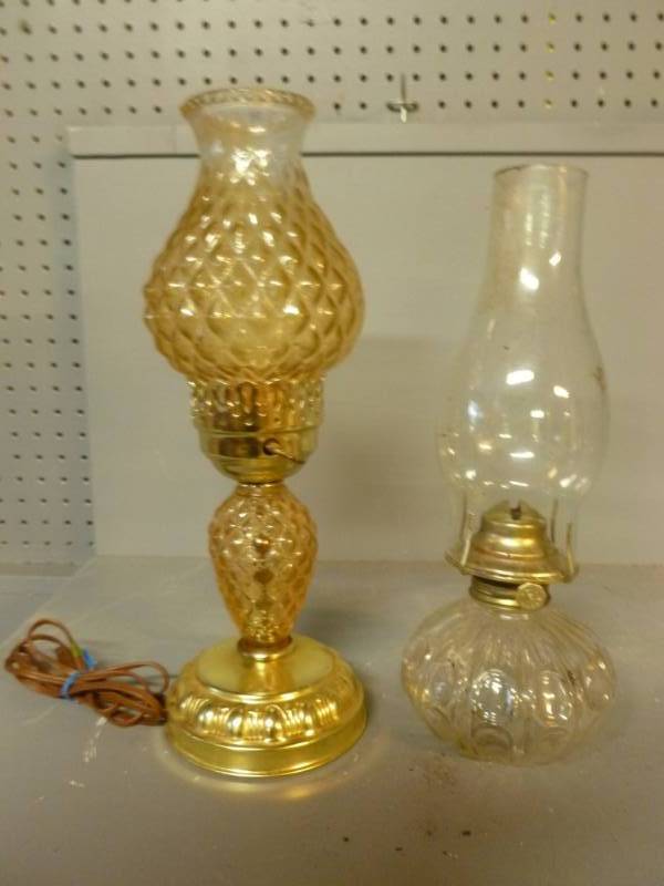 lot 46 image: Oil Lamp