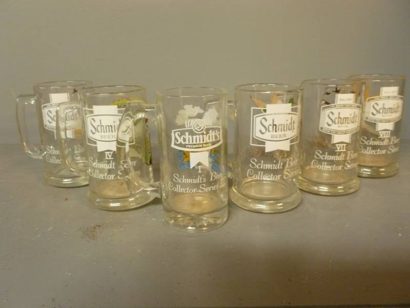 lot 50 image: Collectible Schmidt Beer