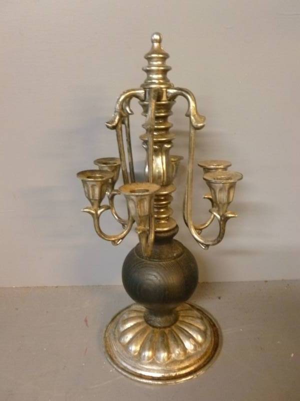 lot 66 image: Vintage Candle Stand