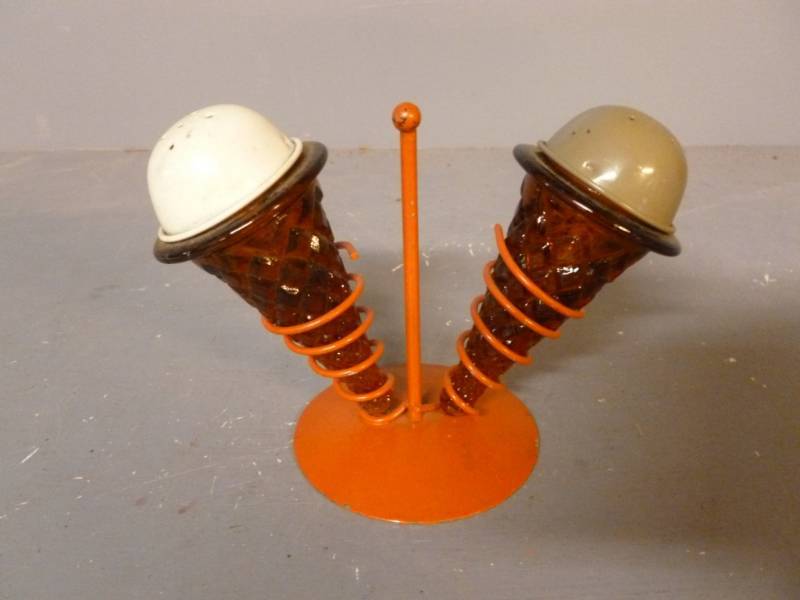 lot 70 image: Collectible