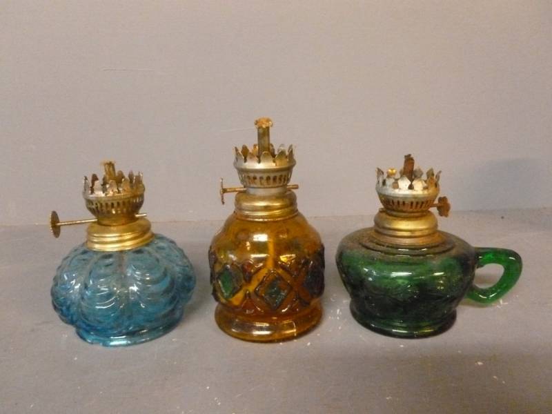 lot 75 image: Vintage Oil Lamps