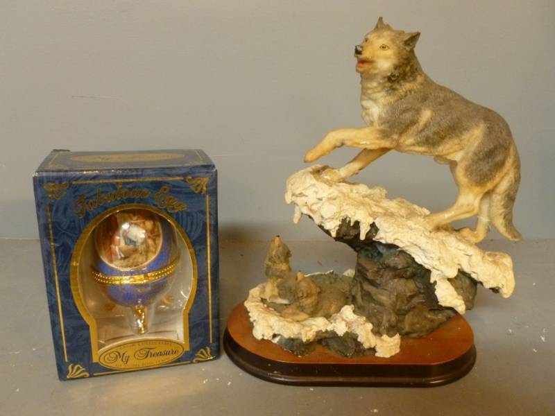 lot 89 image: Decorative