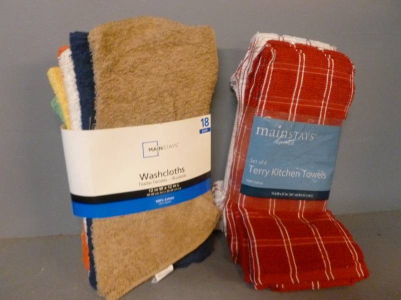 lot 107 image: New Towel Sets