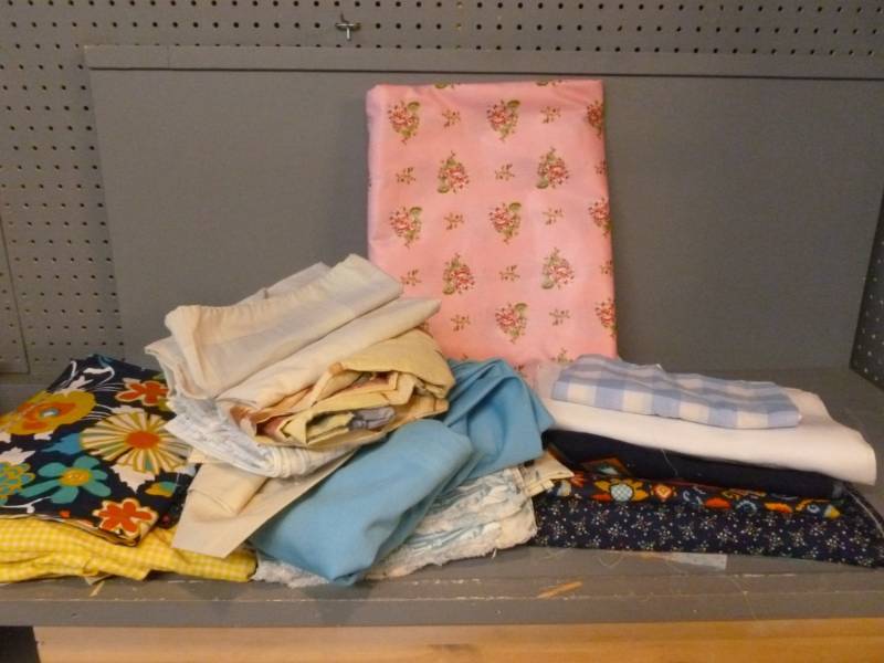 lot 113 image: Fabric