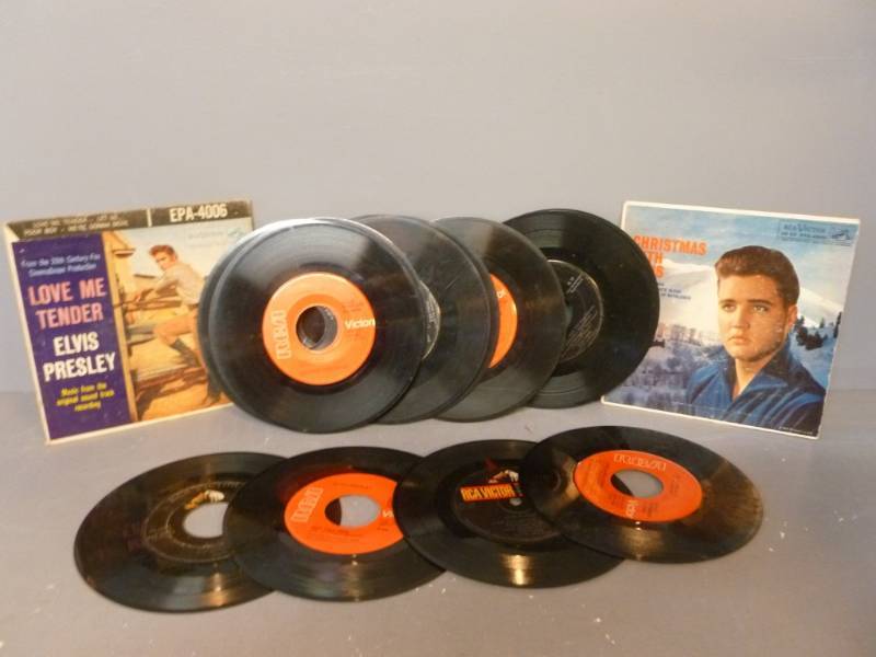 lot 118 image: Collectible Elvis Presley